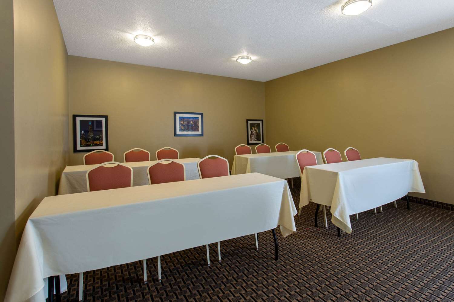 Ramada by Wyndham Glendale Heights/Lombard 3/18