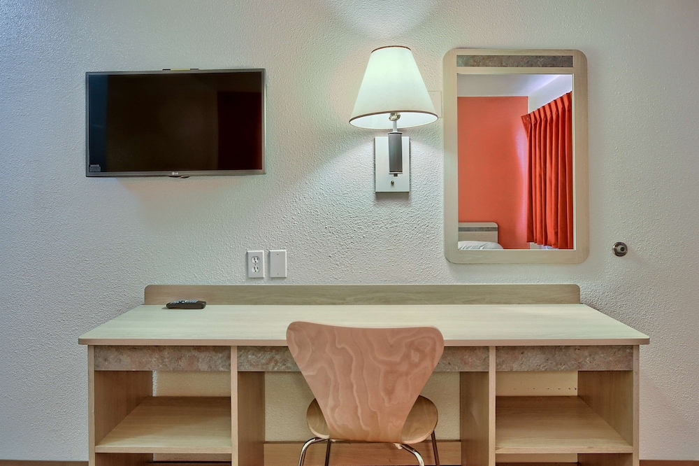 Motel6 Tulare, CA 44/60