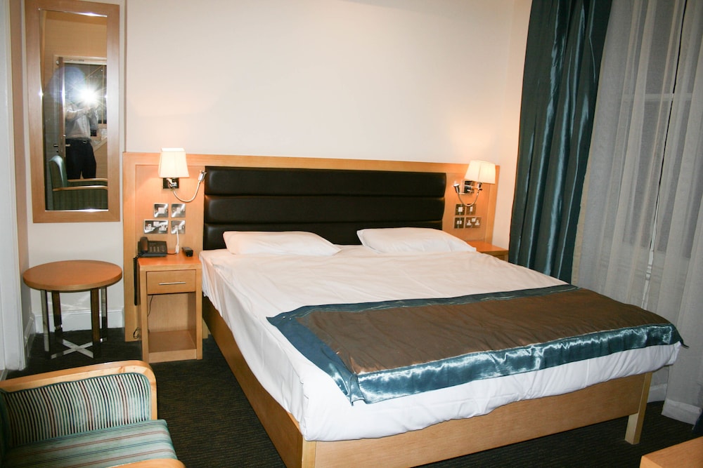 Cromwell International Hotel 13/34