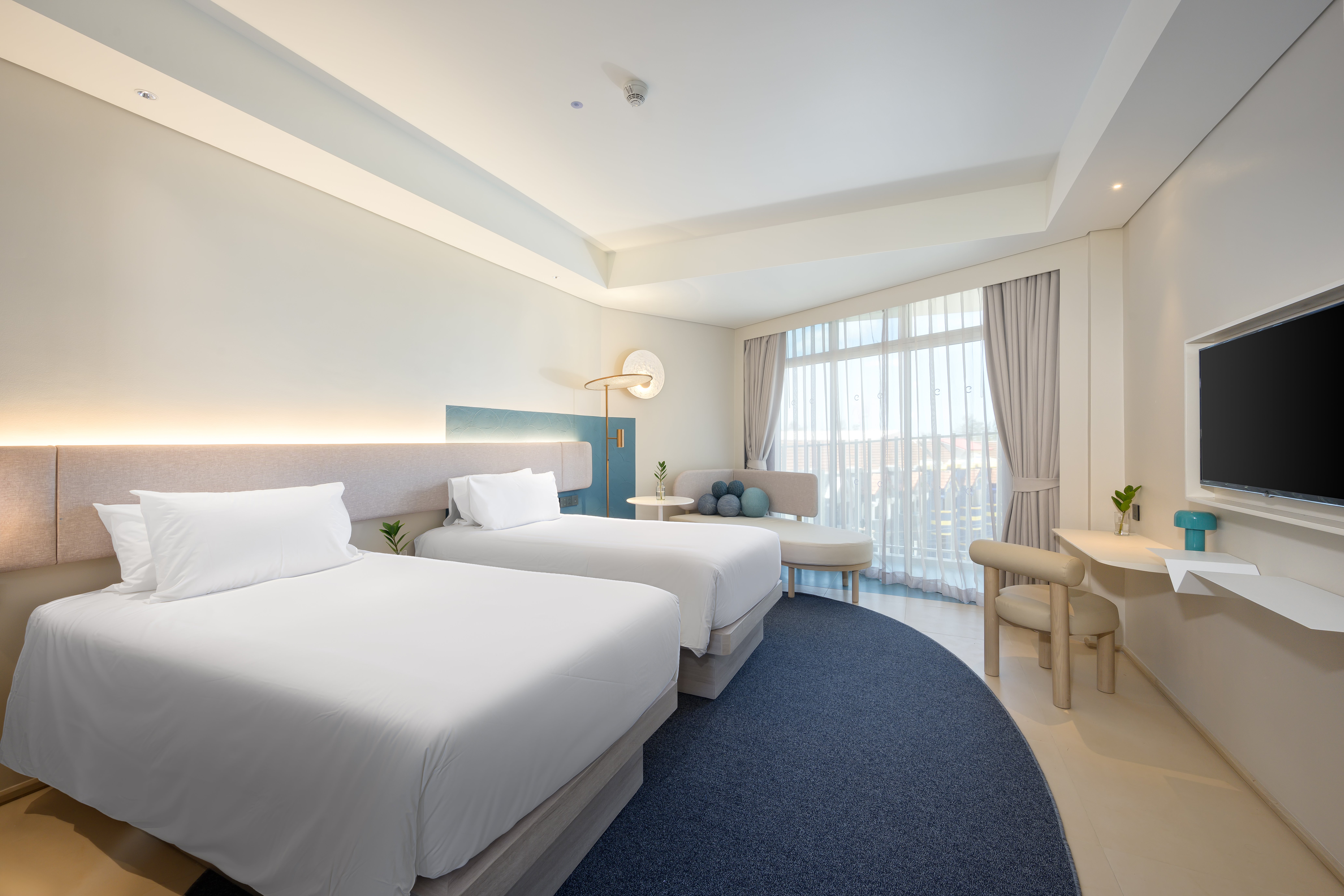 SUPERIOR, TWIN BEDS, CITY VIEW