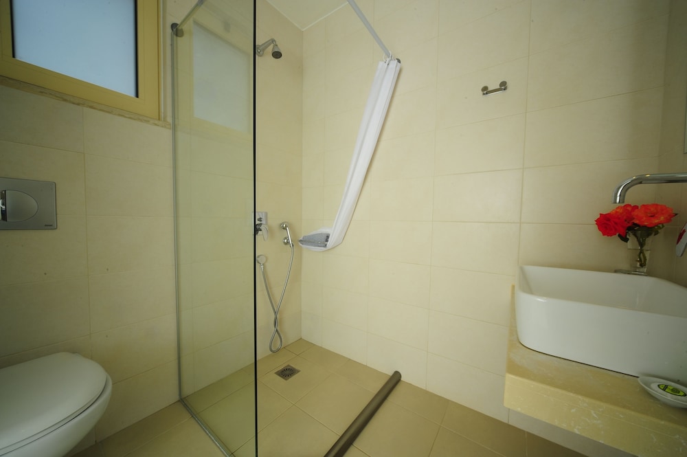 Maravel Star Art Hotel 65/67