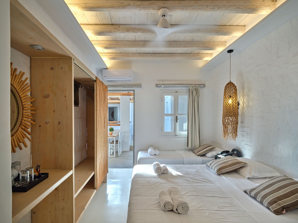 Zefi Hotel & Suites 18/75