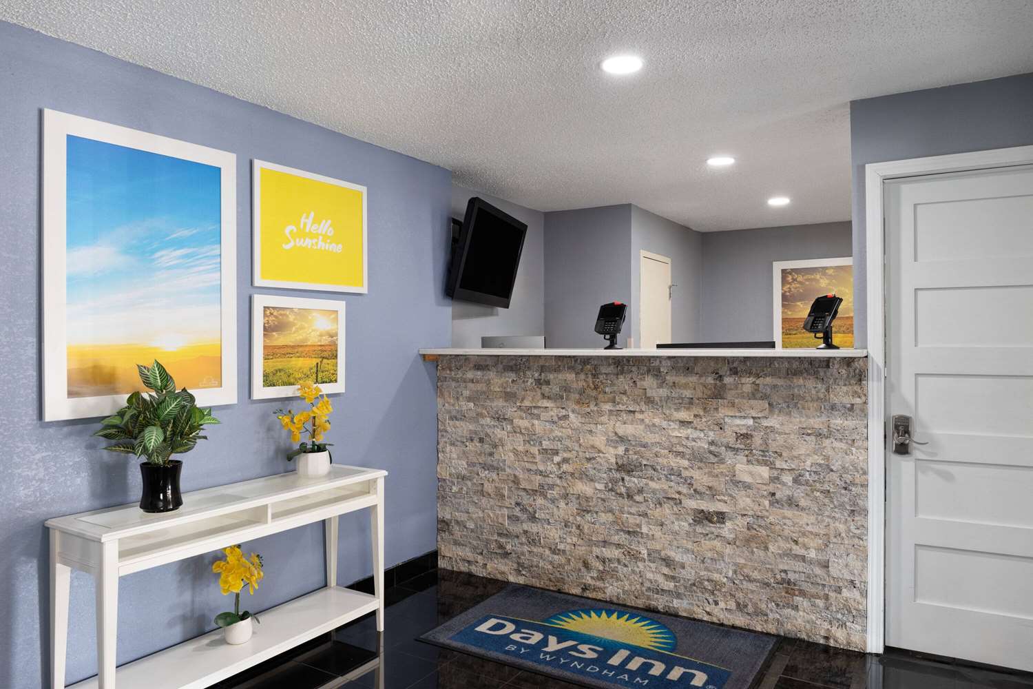 Days Inn & Suites by Wyndham Green Bay WI. 6/38