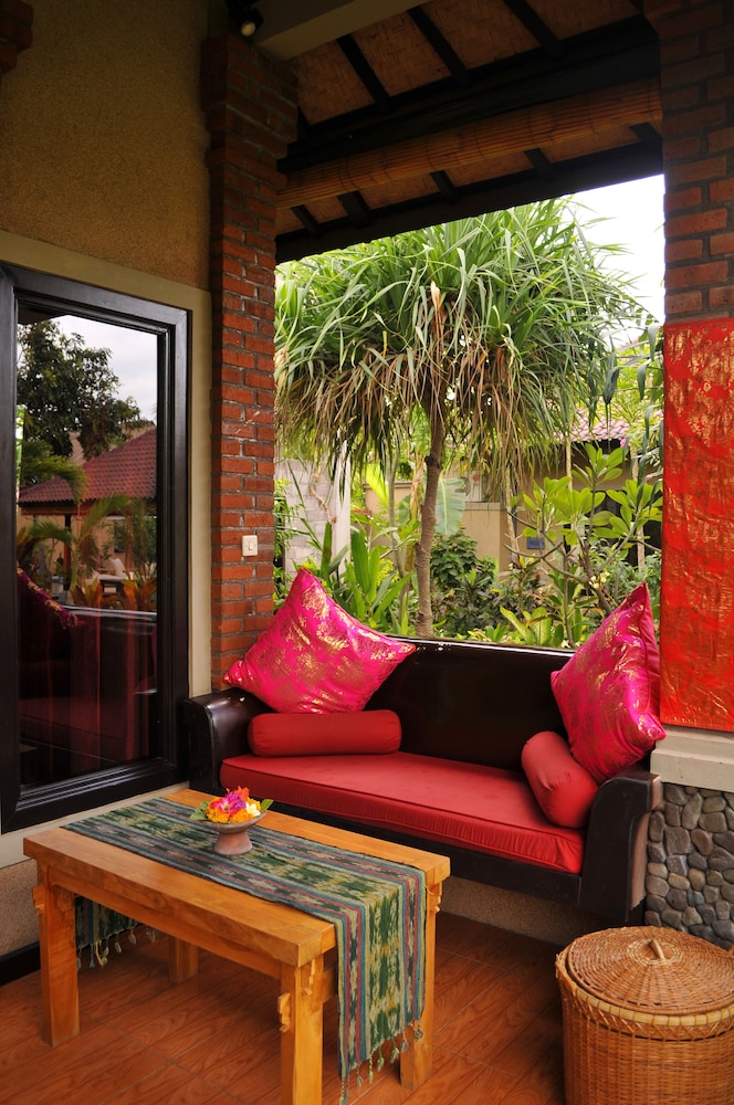 Tirta Sari Bungalows 43/66