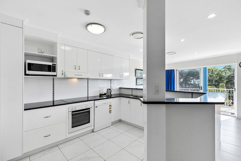 WHITE CREST LUXURY APARTMENTS 3/50