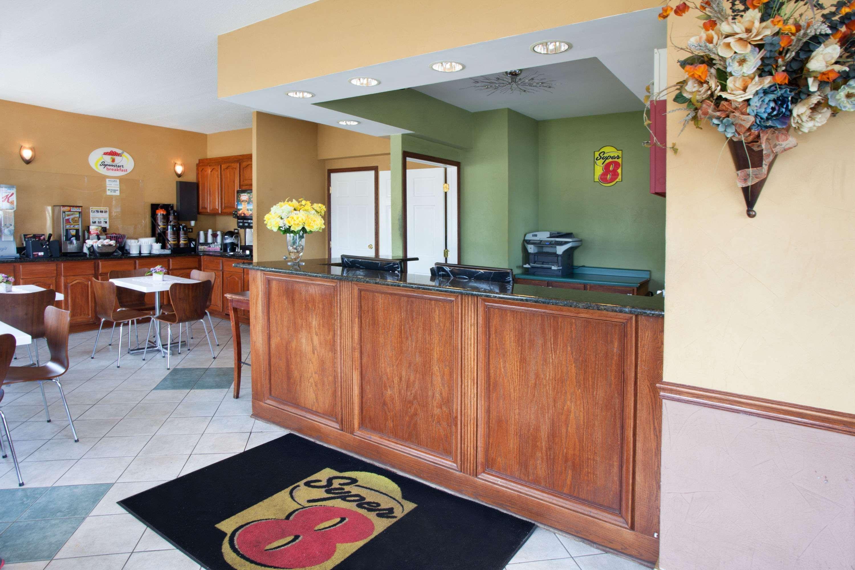 Super 8 by Wyndham Chicago/Rosemont/O'Hare/SE 5/25