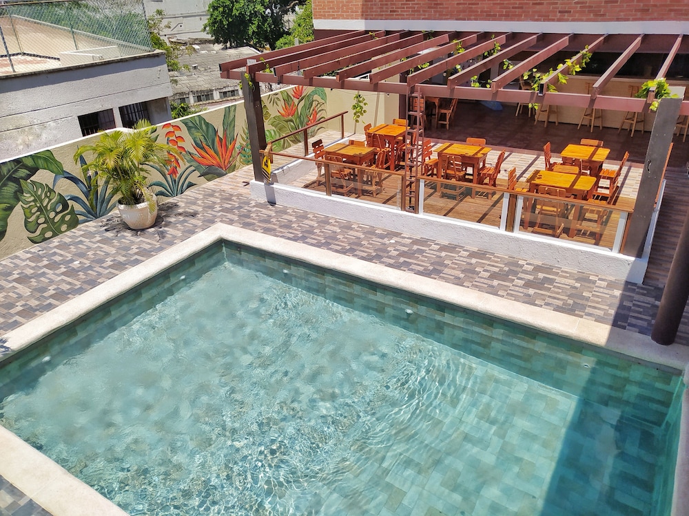 Hotel Brisas Marinas 24/28