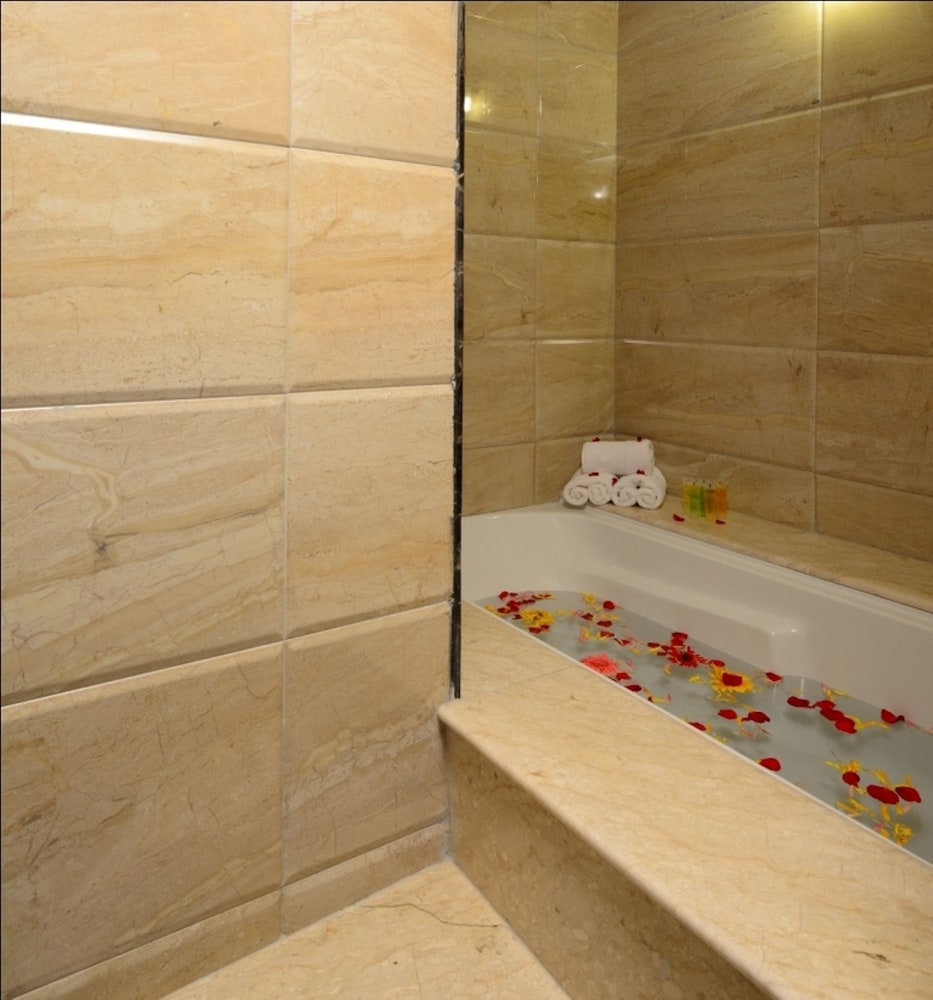 The Chariot Resort Spa 54/55