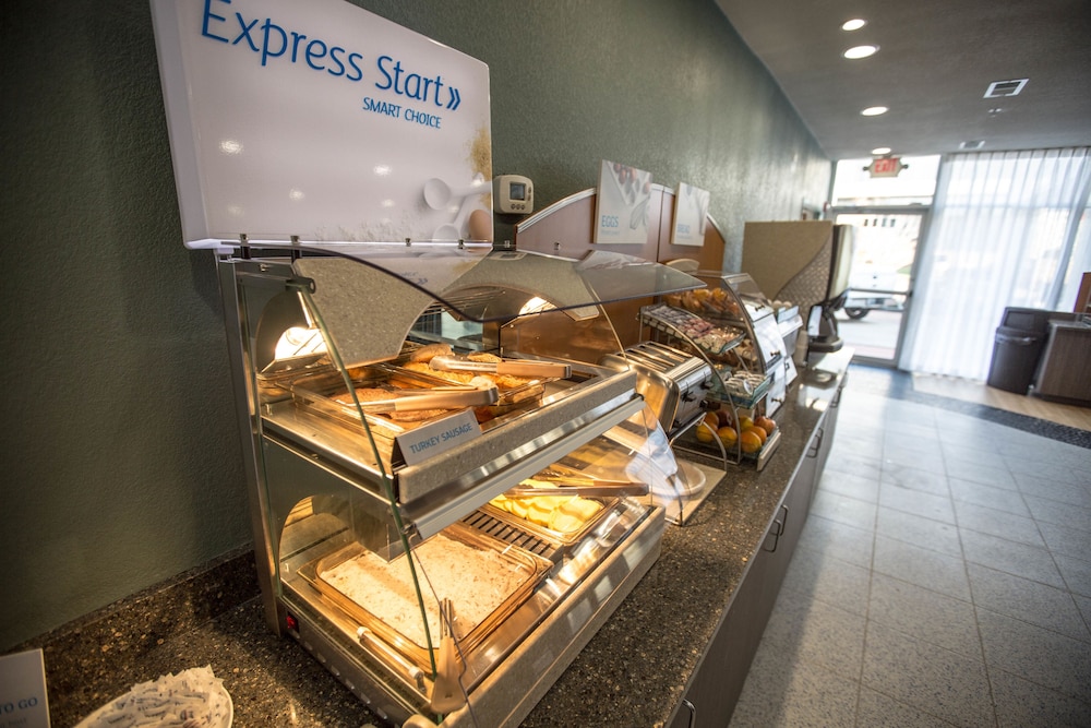 Holiday Inn Express St Louis Central West End 3/42
