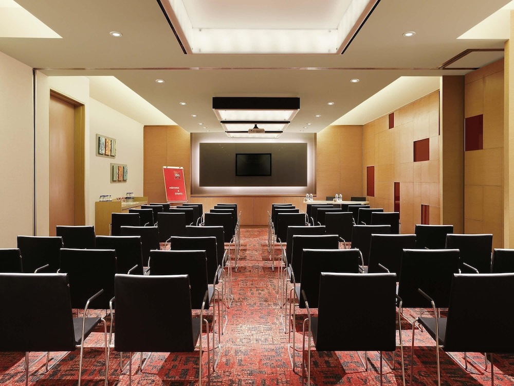 IBIS HYDERABAD HITEC CITY 57/70