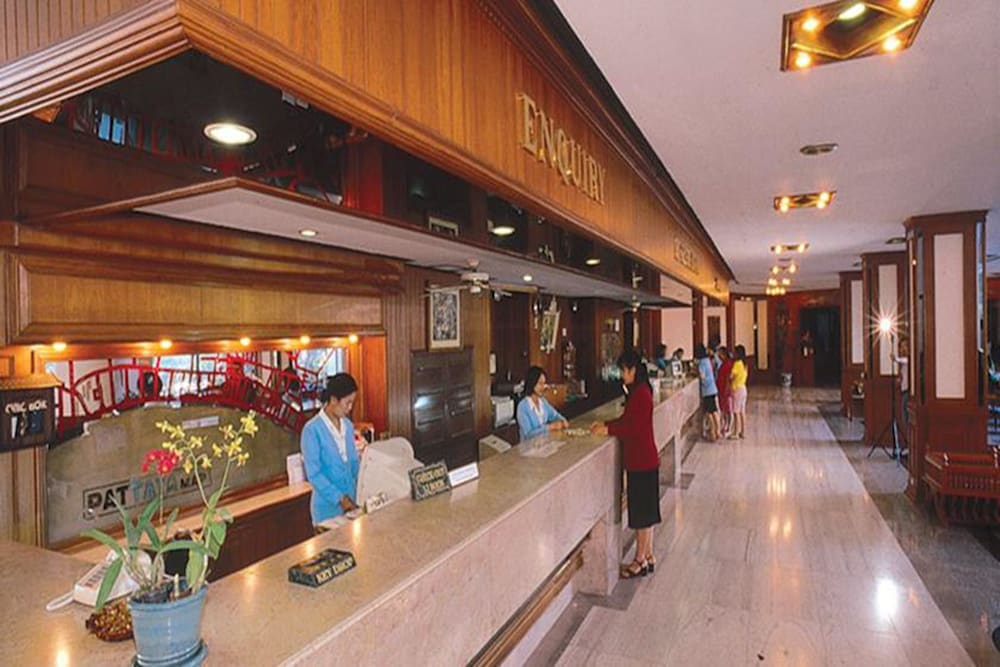 Royal Palace Hotel 55/66