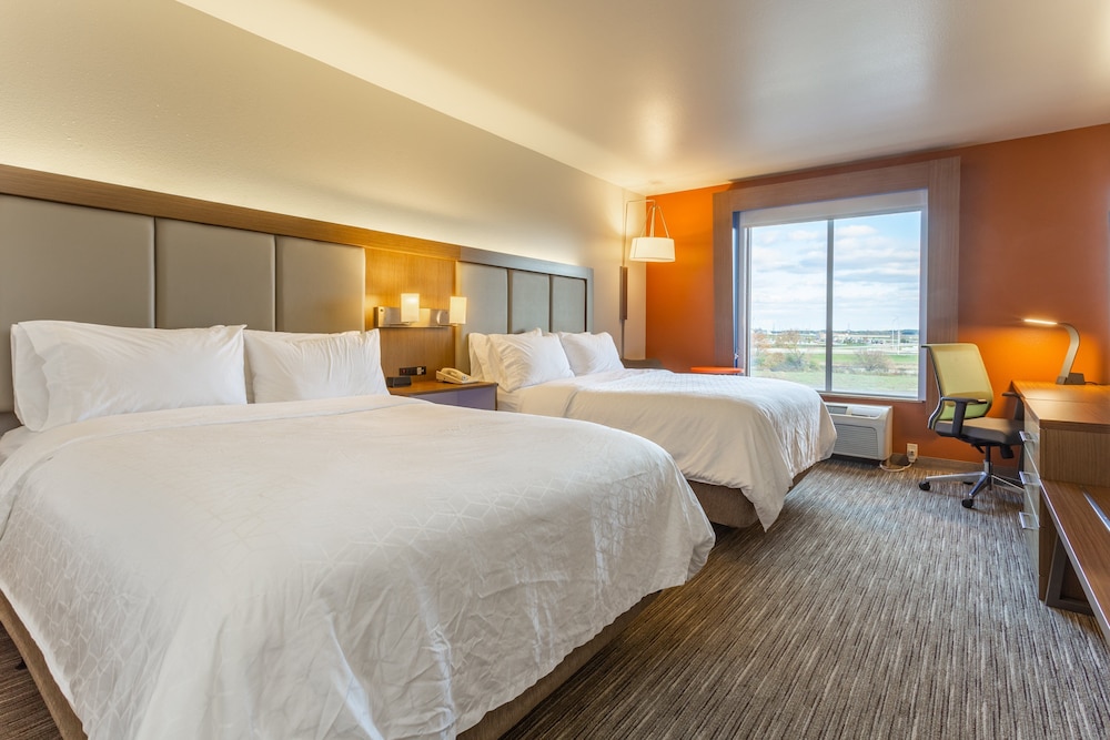 Holiday Inn Express Rockford Loves Park 27/65