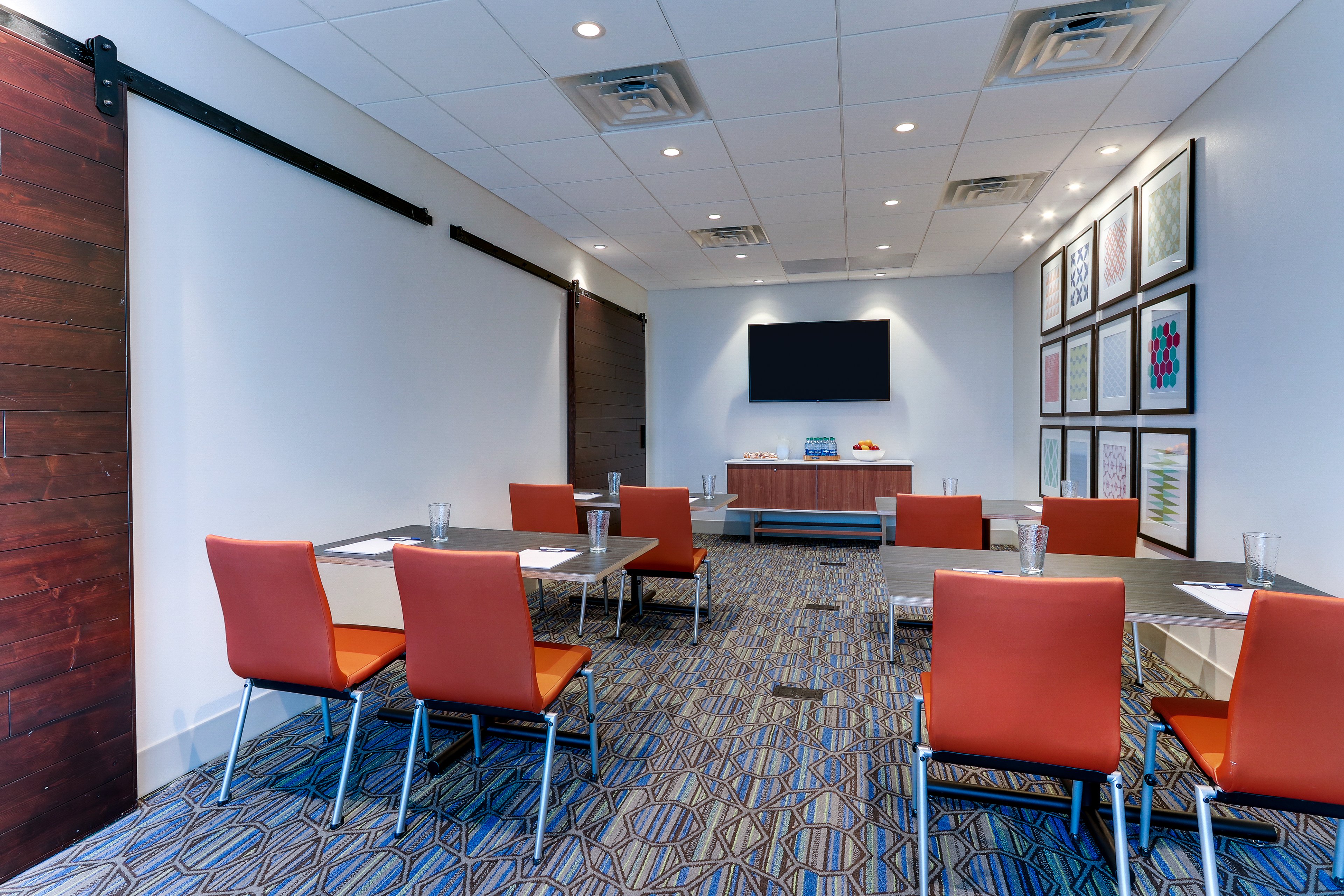 Holiday Inn Express Suites Middletown Goshen 60/71
