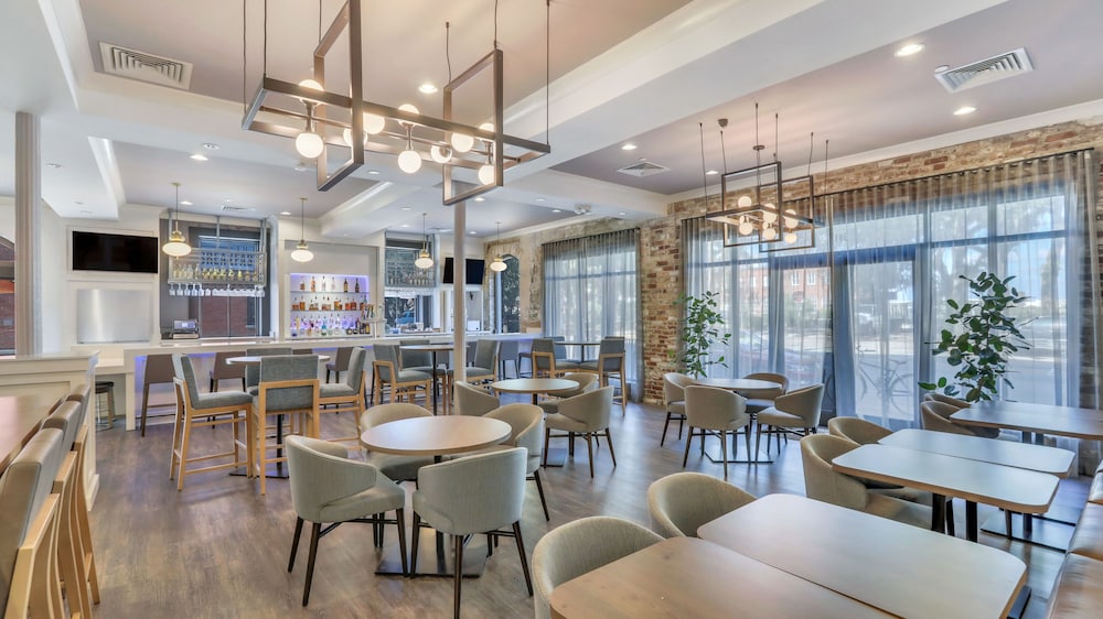 Staybridge Suites Savannah Historic District 39/52