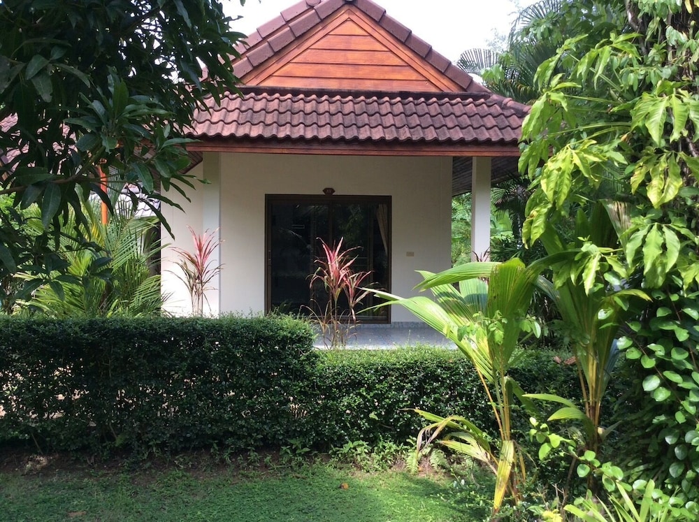 Cousin Resort Khao Lak 12/17