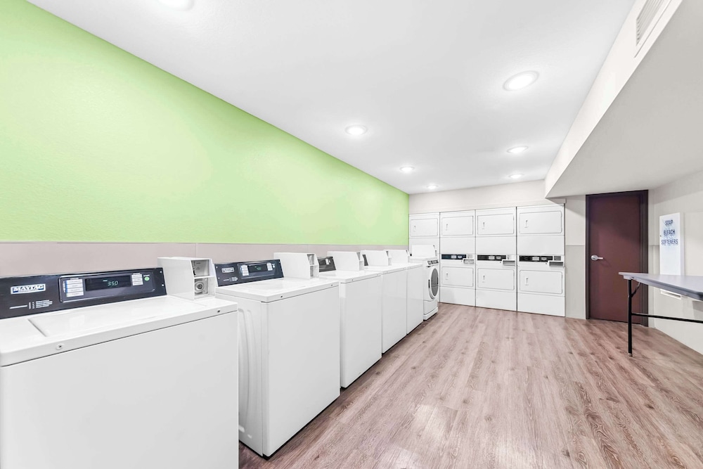 WoodSpring Suites Hudson Port Richey 8/33