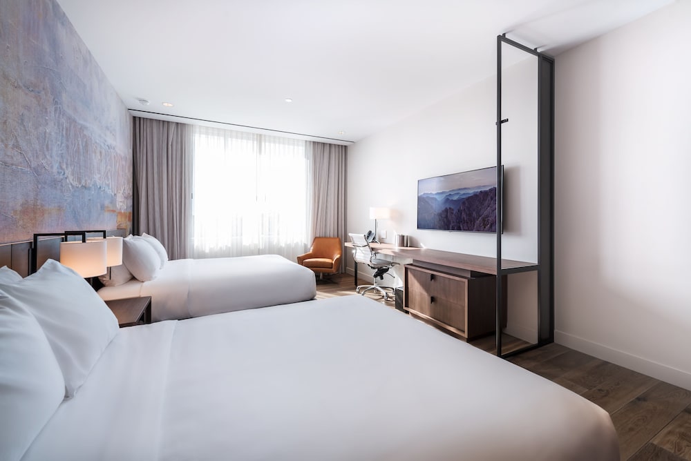 DELUXE, 2 QUEEN BEDS, ACCESSIBLE