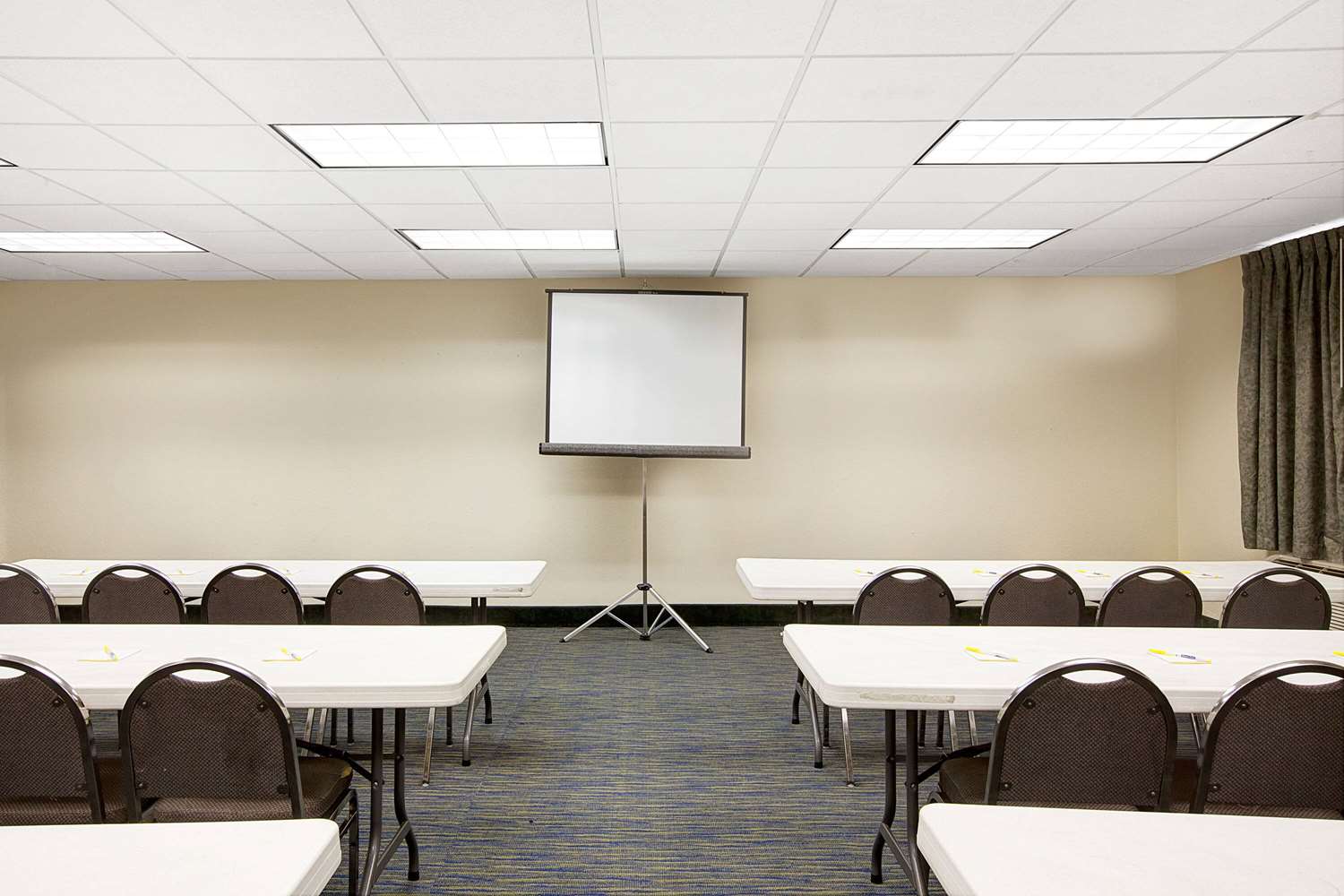Days Inn & Suites By Wyndham Houston North/Aldine 57/68