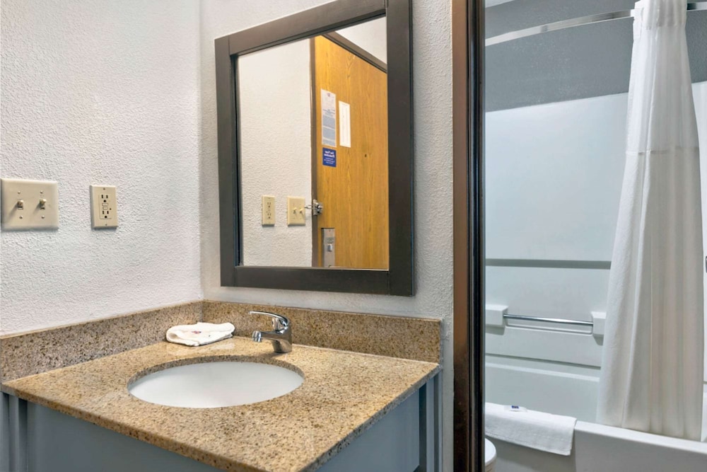 Motel6 Cedar Rapids, IA - Airport 28/57