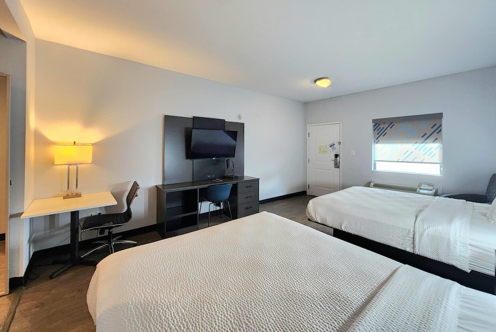 Days Inn & Suites by Wyndham Gonzales TX 27/53