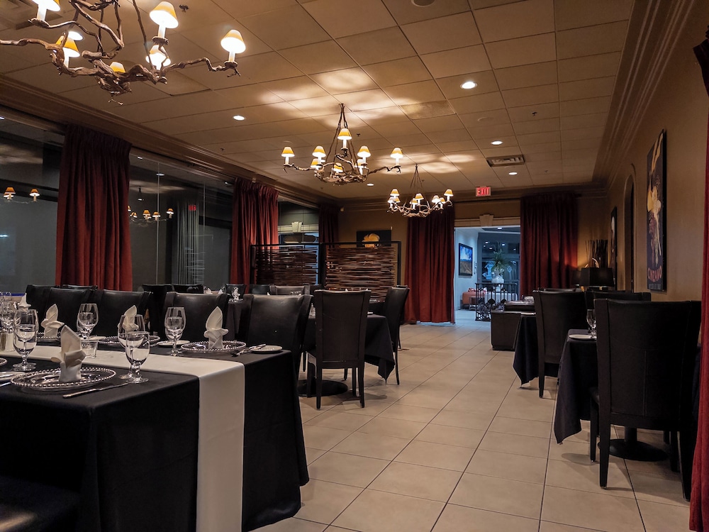 Carriage House Hotel Conference Centre 40/50