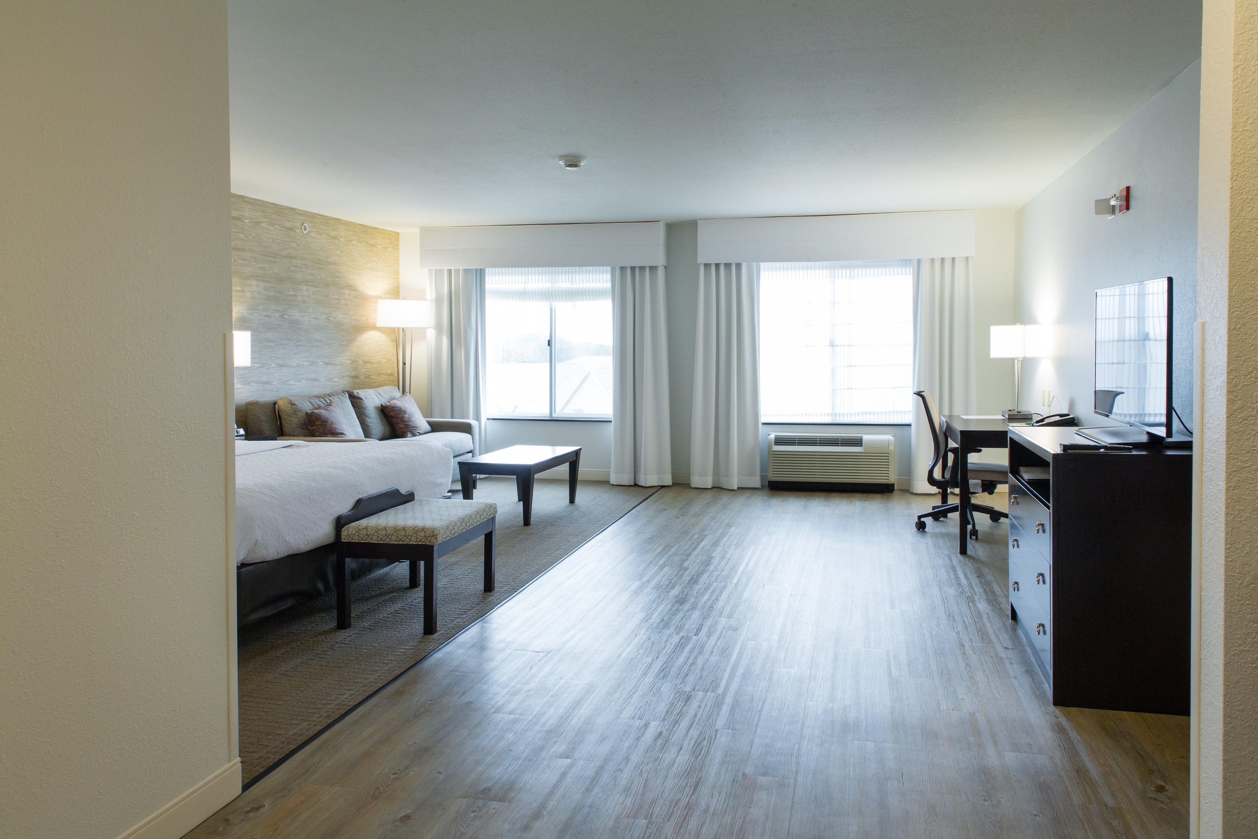 Holiday Inn Hotel Suites Bloomington Airport 13/50
