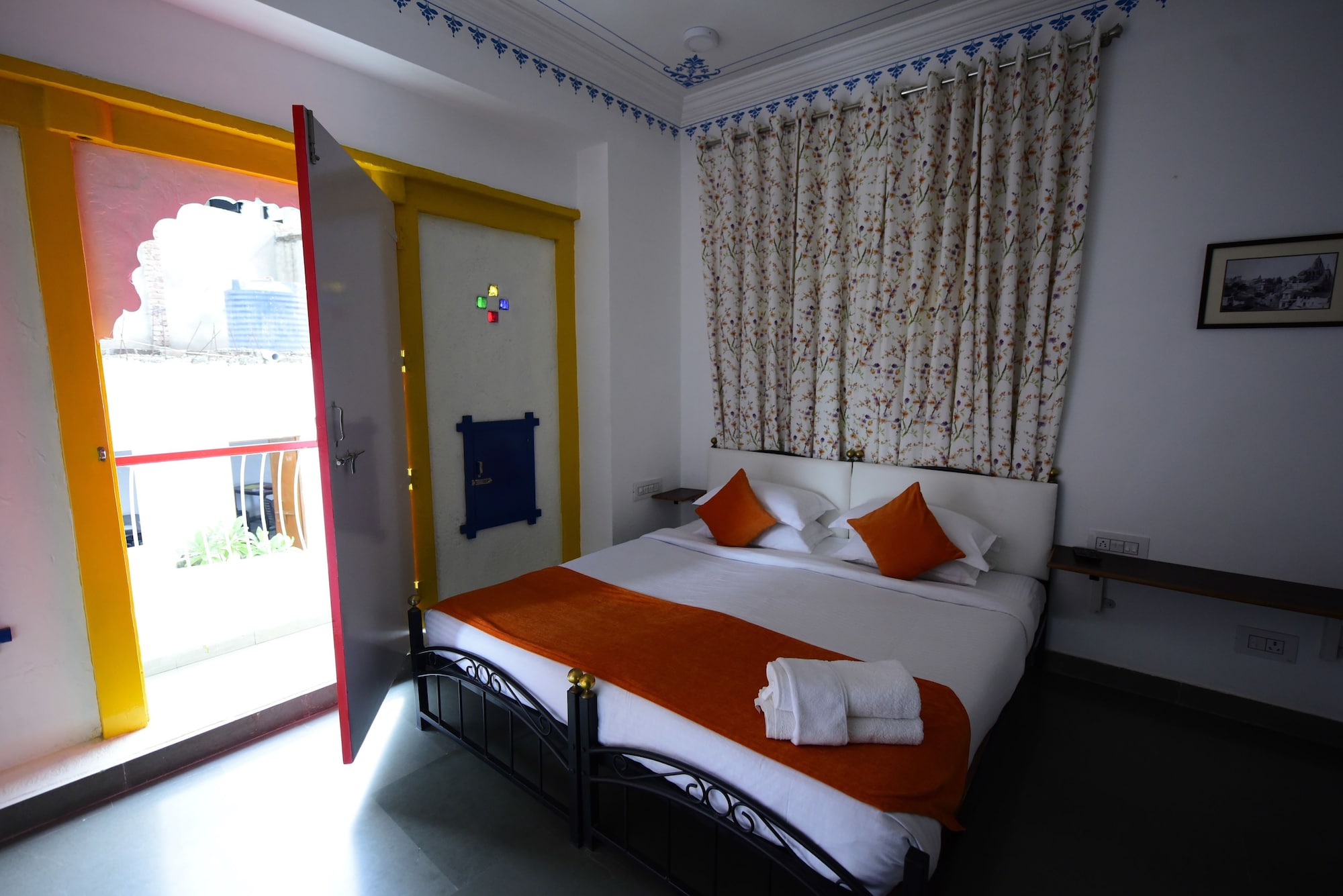 SUPERIOR, DOUBLE OR TWIN BED