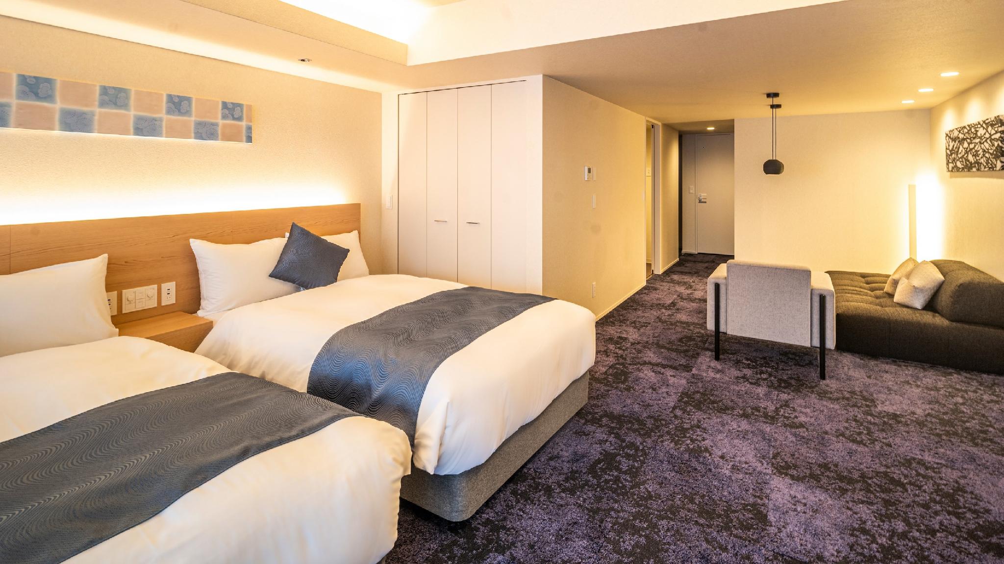 PREMIER, DELUXE, TWIN BEDS, SOFA