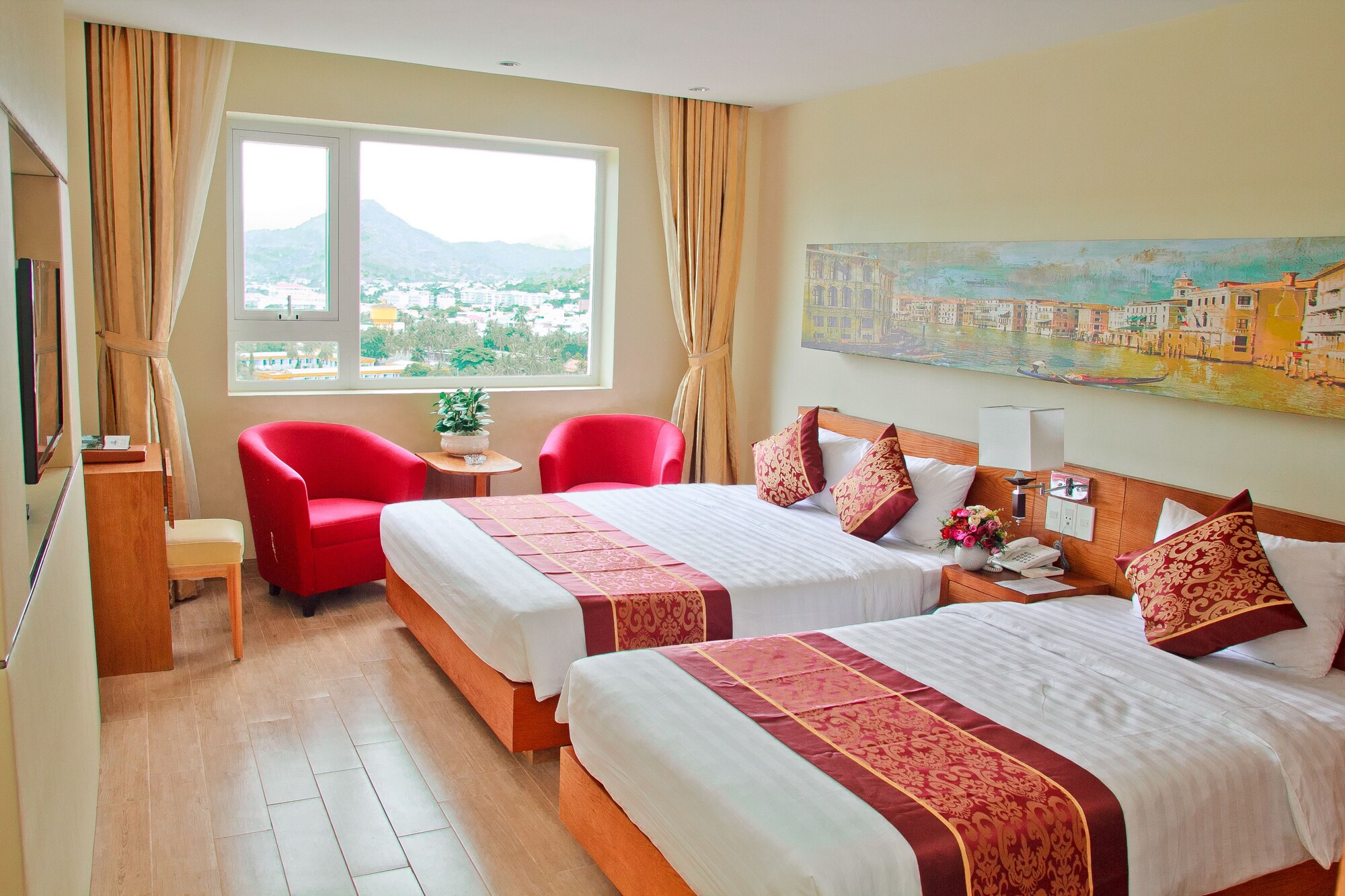 SUPERIOR, TWIN BEDS, CITY VIEW