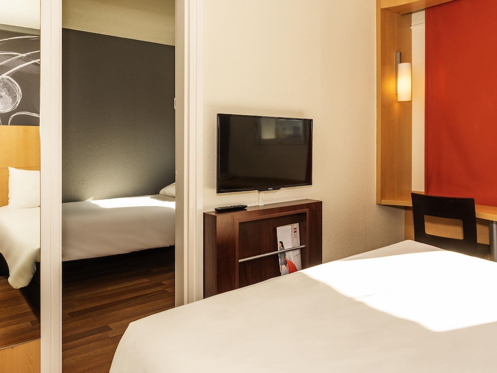 Standard, 1 Double and 1 Single Bed, Ibis Saint Die Des Vosges 4/5