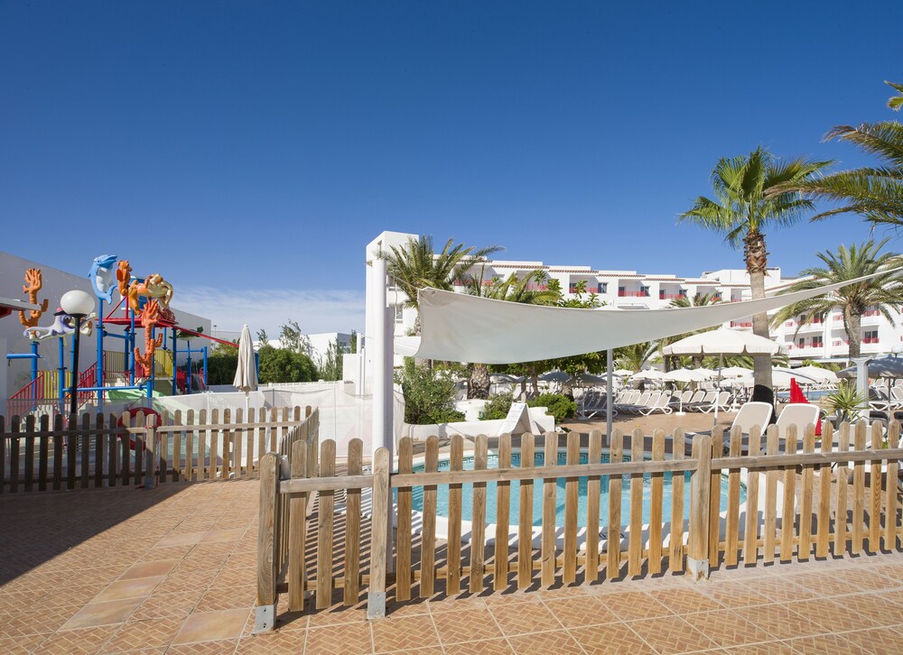 Coral Star Apartments 7/70