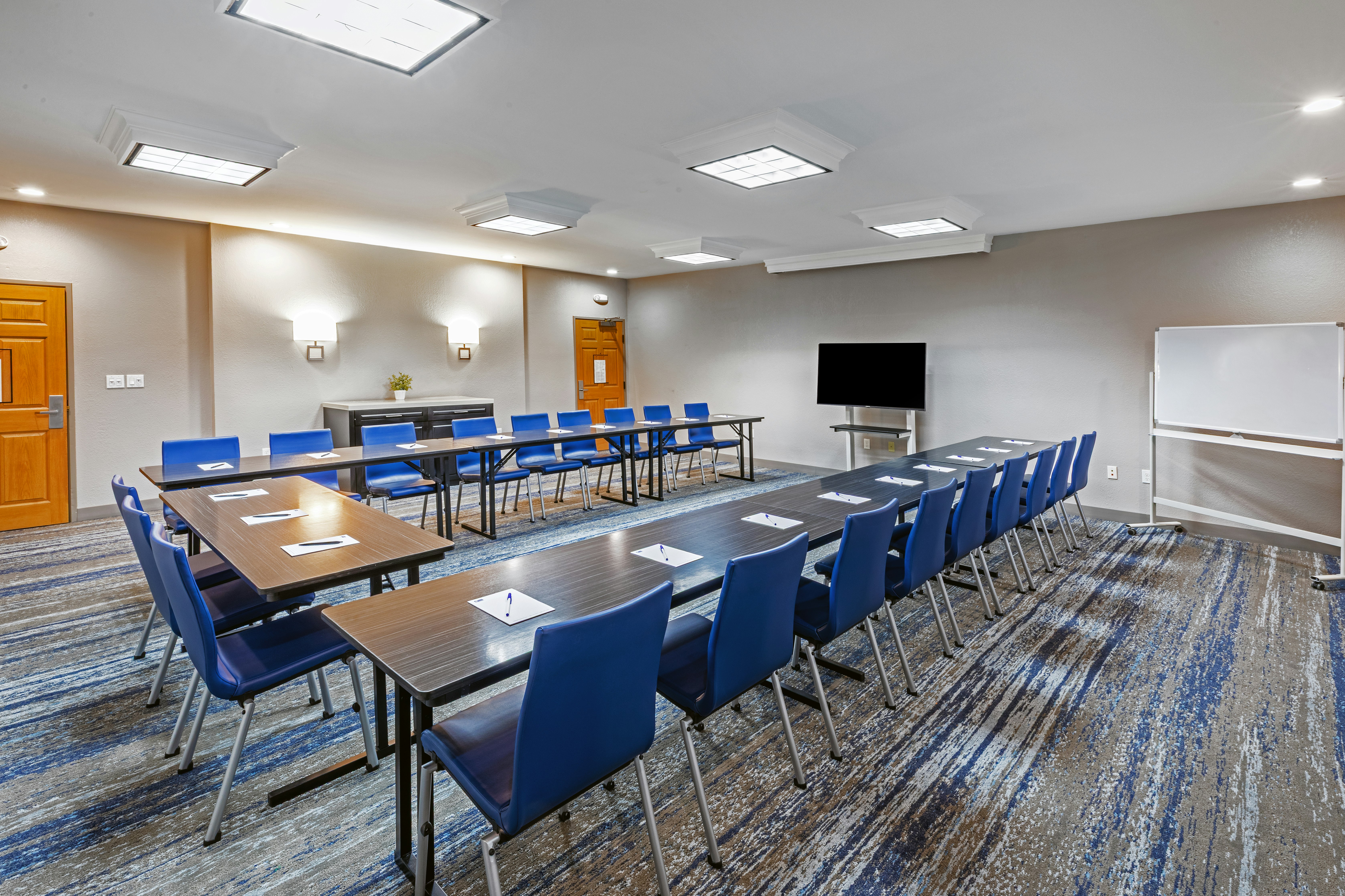Holiday Inn Express Hotel and Suites Tulsa S Broken Arrow Hwy 51 70/80