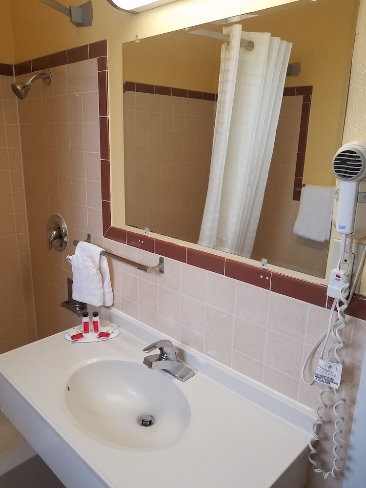 Travelodge by Wyndham Wenatchee 26/32
