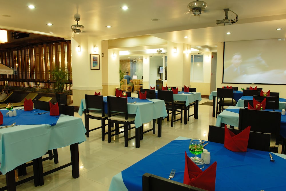 First Residence Hotel 41/48