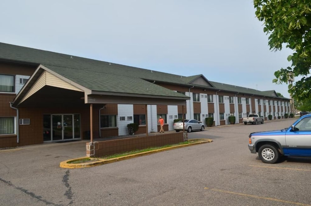 Grand Inn Fargo 1/32