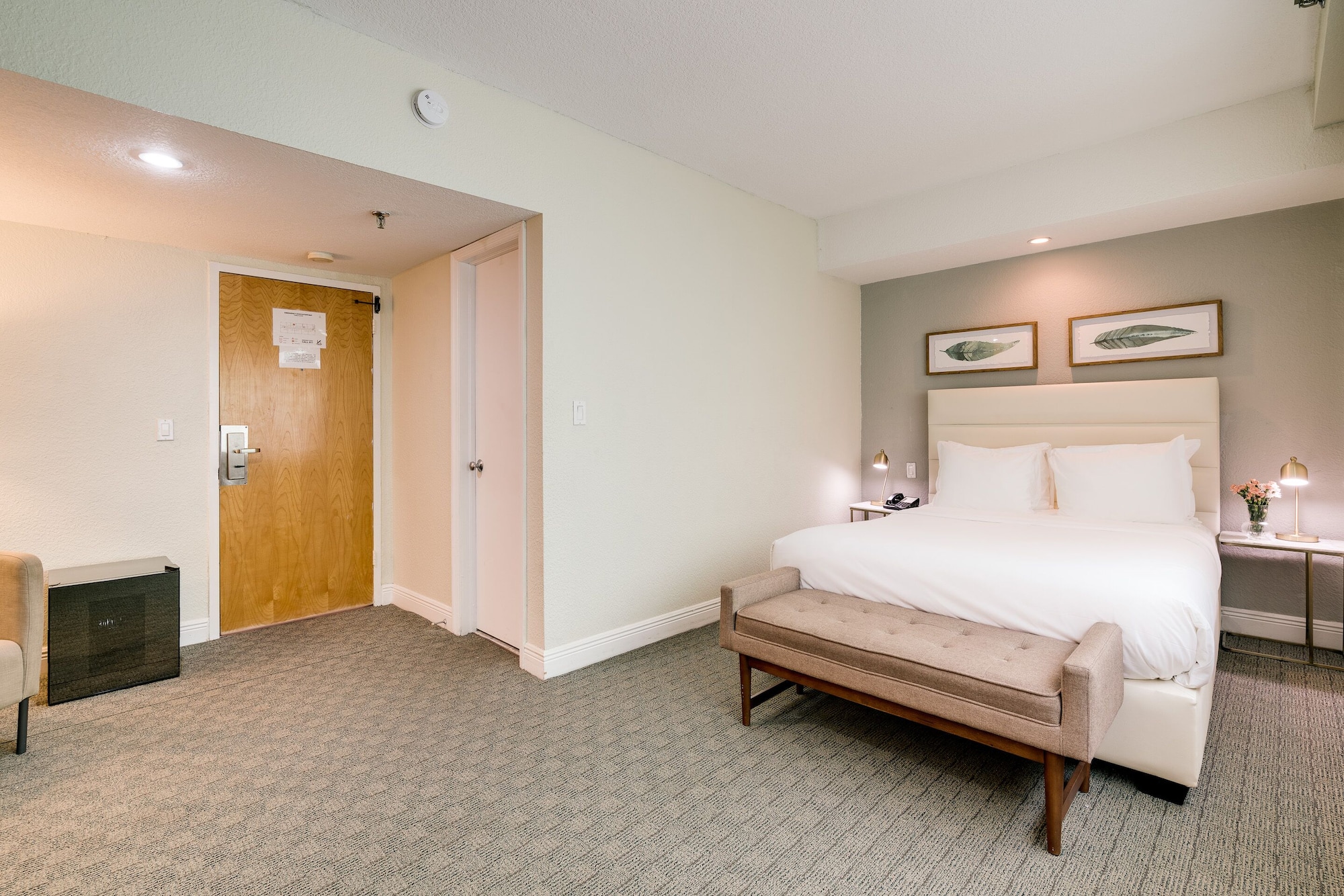 STANDARD, QUEEN BED