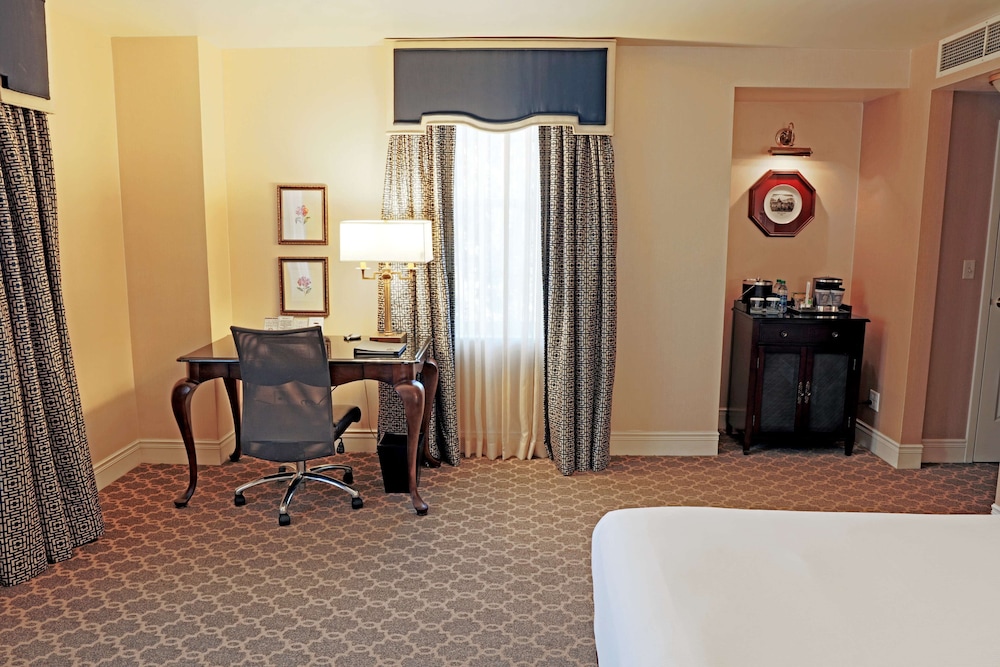 Hotel Roanoke Conference Ctr Curio Collection By Hilton 53/58