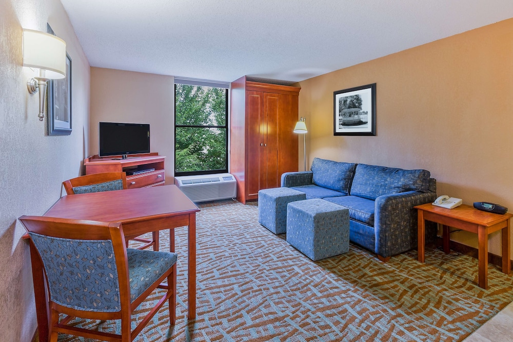 Hampton Inn Hendersonville 30/55