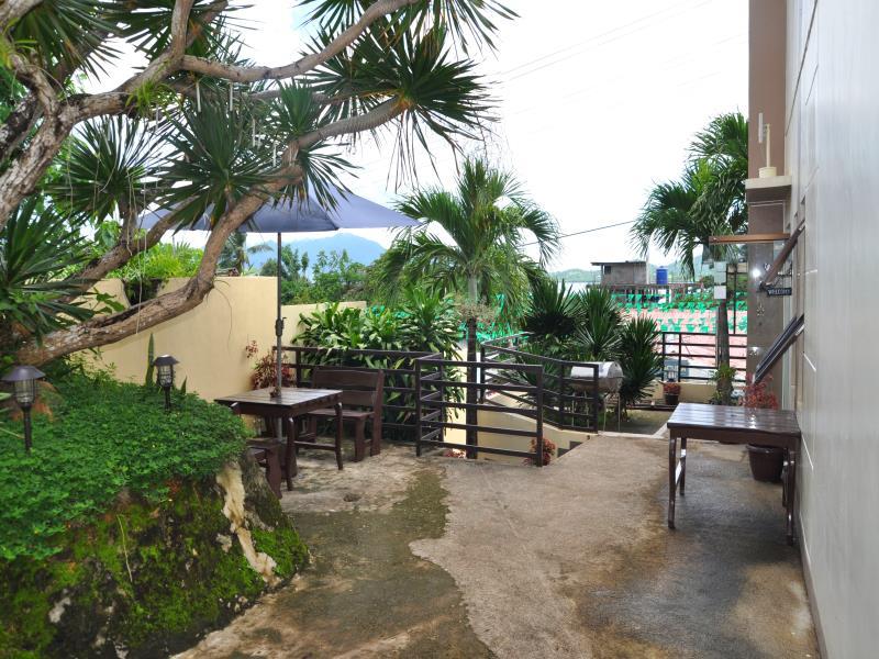 Coron Paradise Bed &amp; Breakfast 63/64