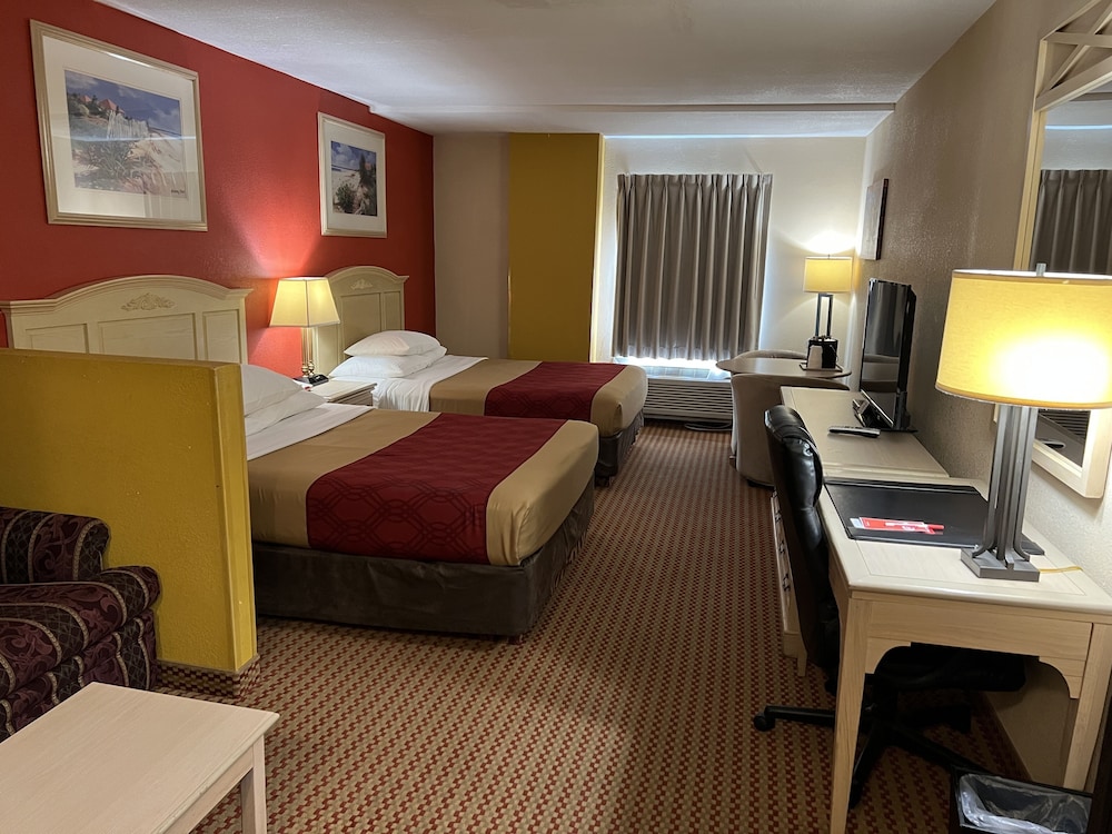 Efficiency, Suite, 2 Queen Beds, Sofa