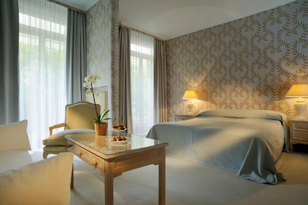 Backyard, Double Bed، GRAND HOTEL VILLA CASTAGNOLA 2/2