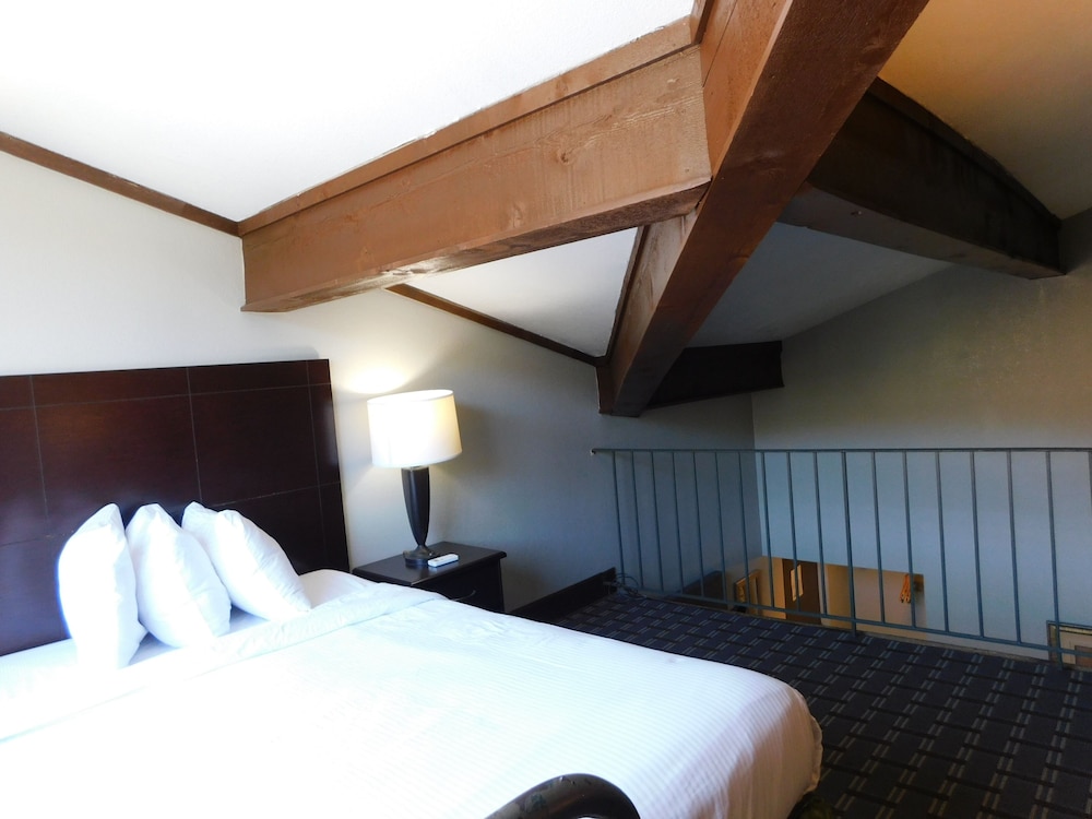Days Inn & Suites By Wyndham Downtown Gatlinburg Parkway 18/68