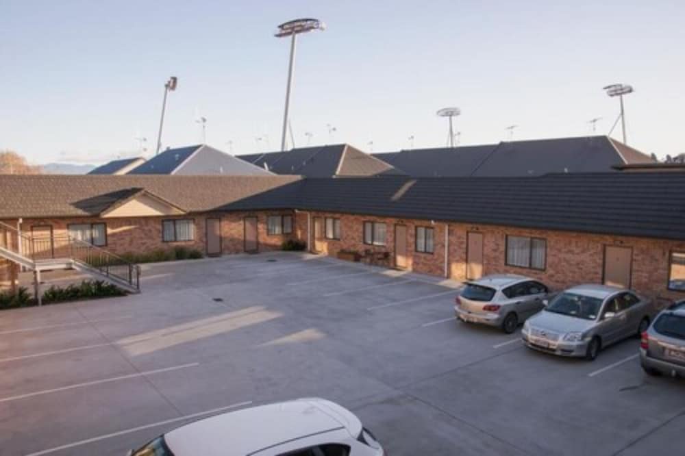 Arena Court Motor Lodge 24/32