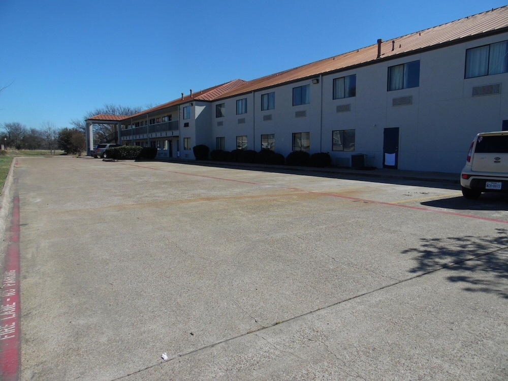 Motel6 Ennis, TX 57/66