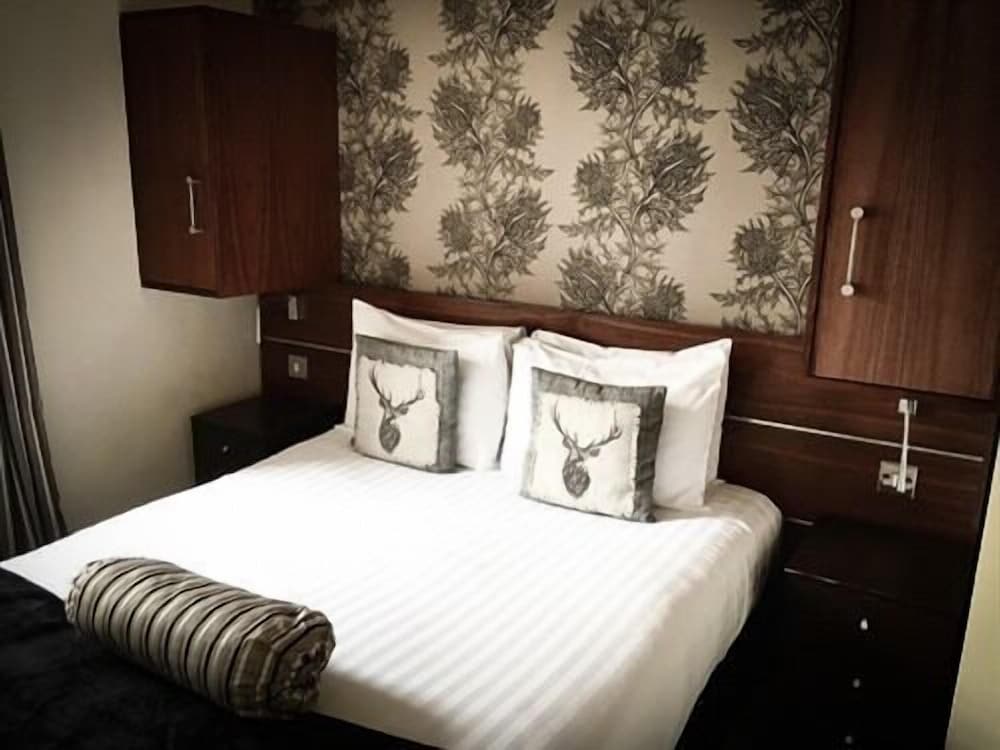 ROOM, SMALL