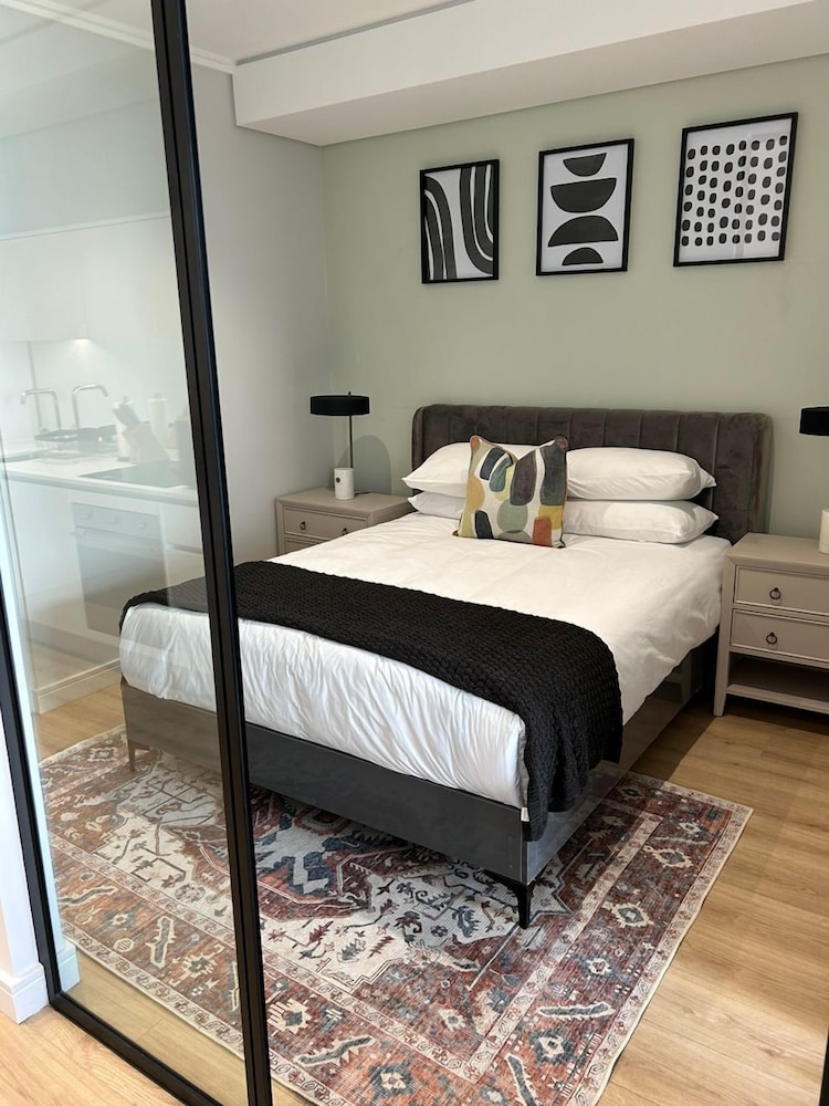 Ellipse Executive Apartment 15/50