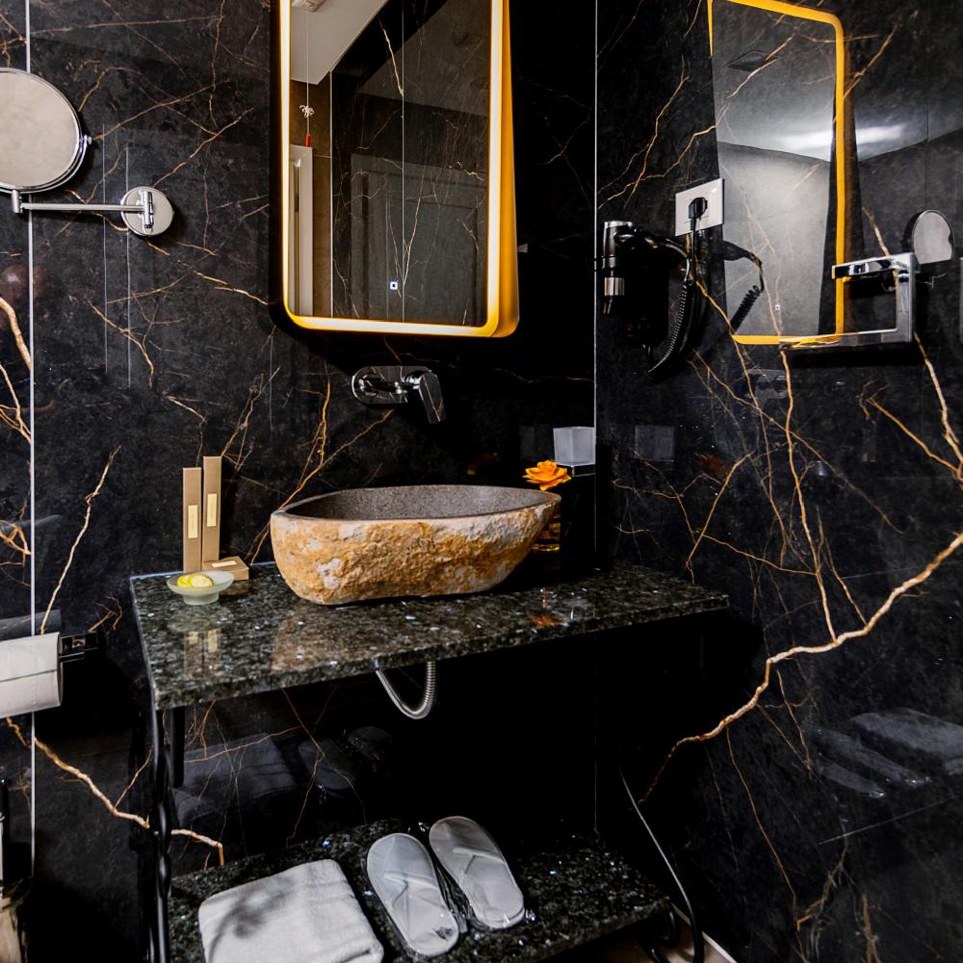Vecchia Boutique Hotel 65/69