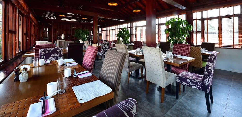 The Jingshan Garden Hotel 50/66