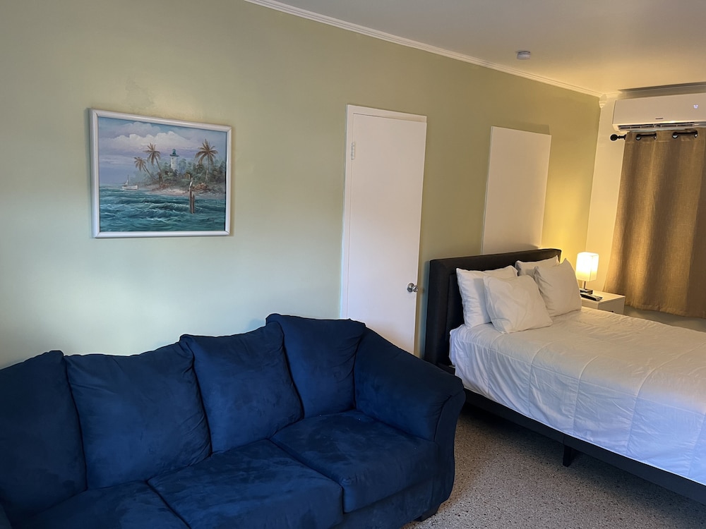 Tiana Beach Inn 17/48