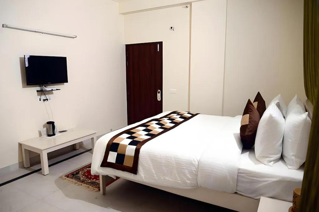 Fabhotel Dior Pink City